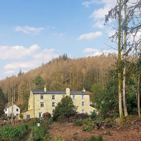 Holiday home Harriet's Hideaway *